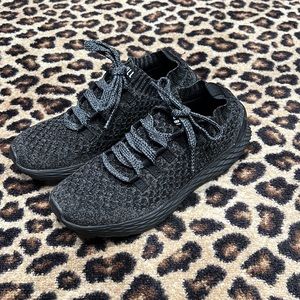 No Bull Black knit runners